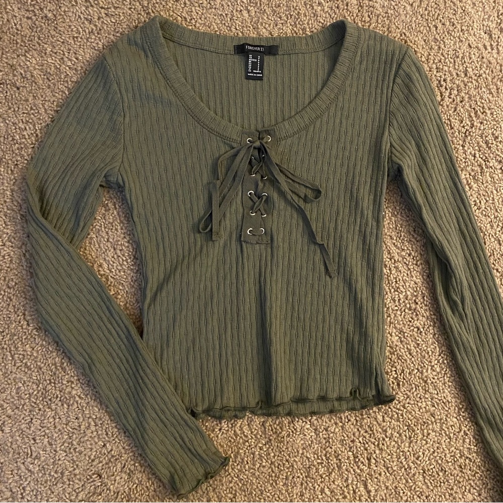 Detailed long sleeve shirt